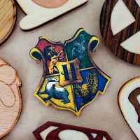 Значок деревянный Harry Potter: Хогвартс Е81