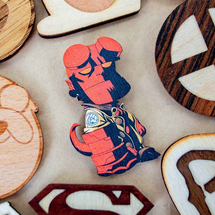 Значок деревянный Hellboy: Хеллбой F76