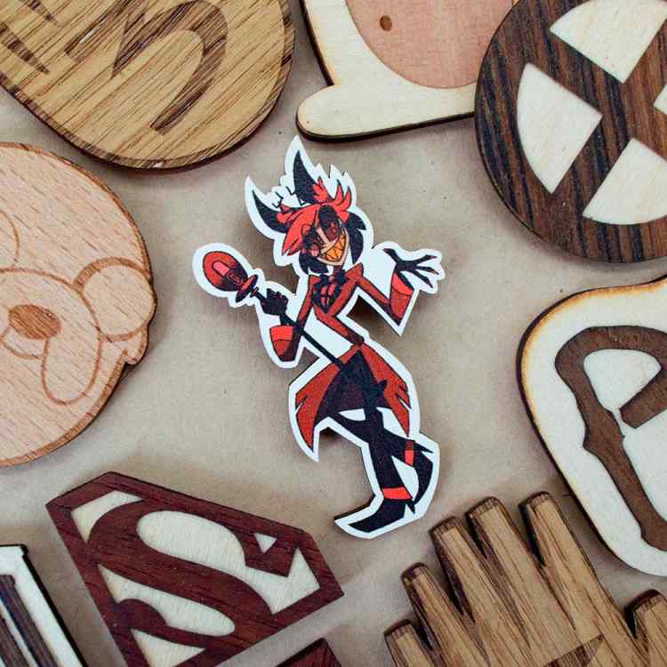 Значок деревянный Hazbin Hotel: Аластор G325