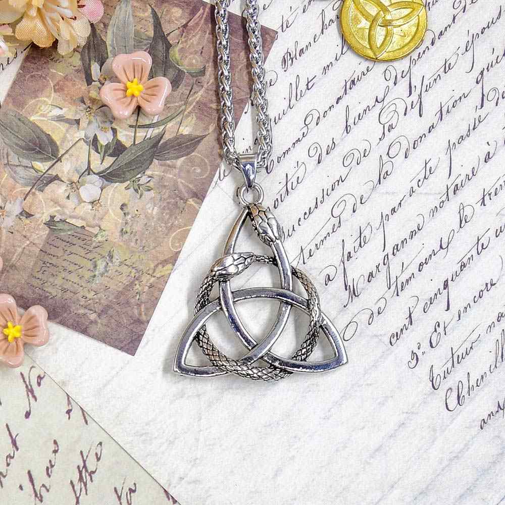 Кулон Змеиный трикветр