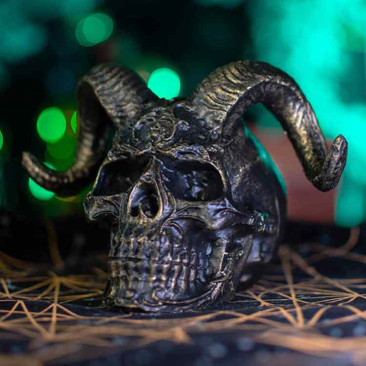 Декоративное украшение "Череп Сатира"