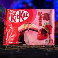 Шоколад KitKat двойной вкус классический и клубника. Упаковка (Япония)