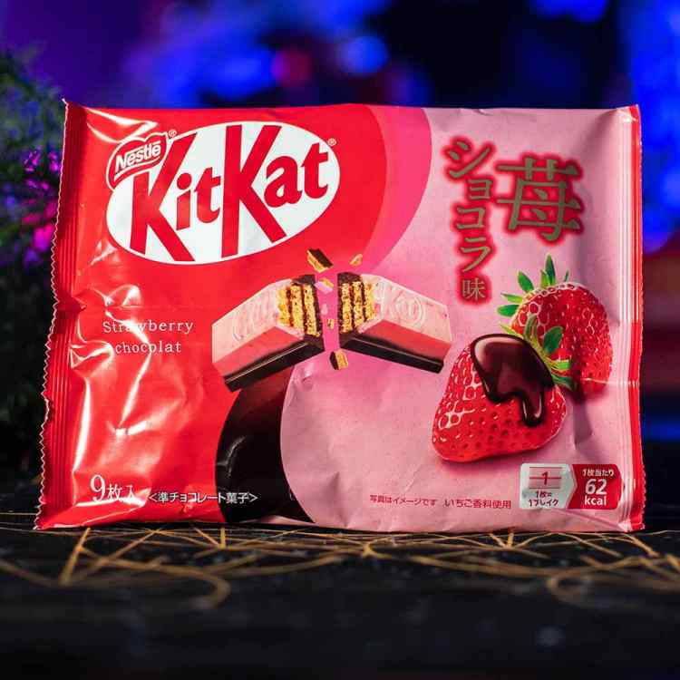 Шоколад KitKat двойной вкус классический и клубника. Упаковка (Япония)