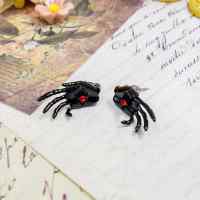 Серьги Рука с камнем