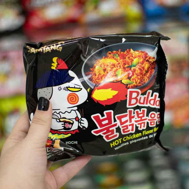 Острая лапша Samyang Hot Chicken Ramen со вкусом курицы