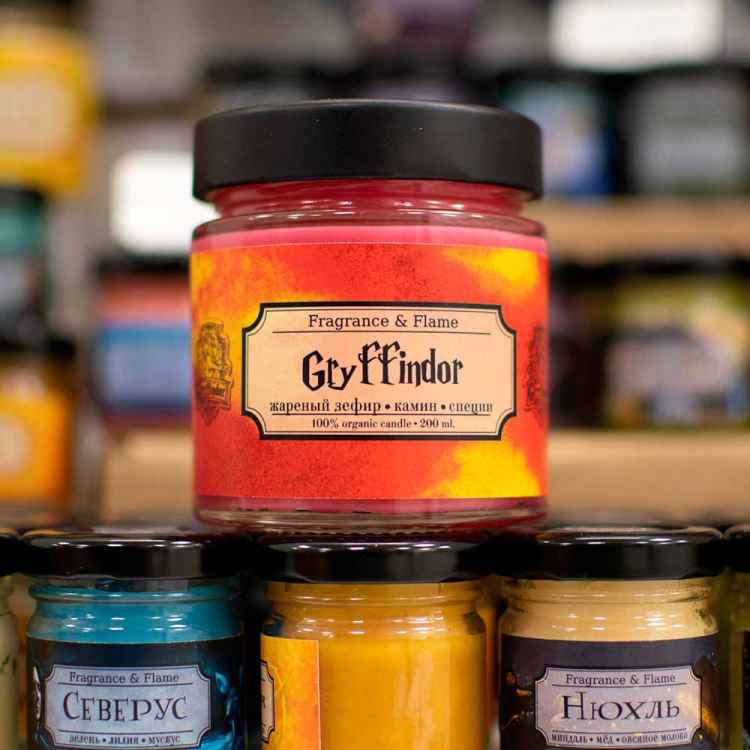 Свеча в стеклянной упаковке Fragrance&Flame: Гриффиндор (200 мл) Свеча в стеклянной упаковке Fragrance&Flame: Гриффиндор (200 мл)