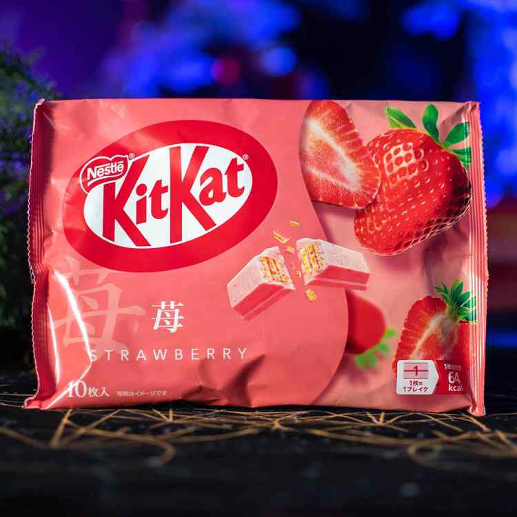 Шоколад KitKat с клубникой. Упаковка (Япония)