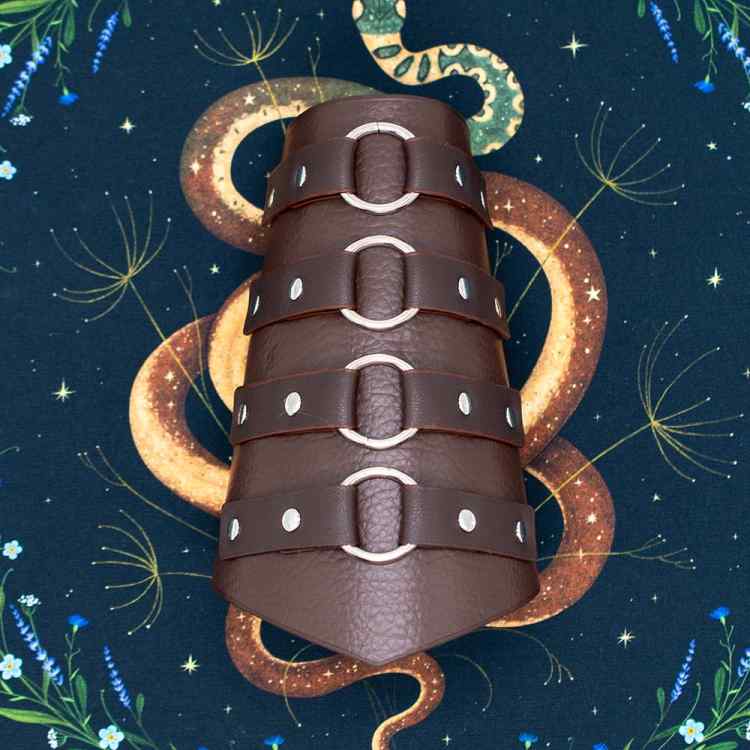 Наручи с кольцами коричневые