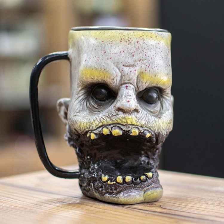 Фигурная кружка "Серый черноглазый зомби"