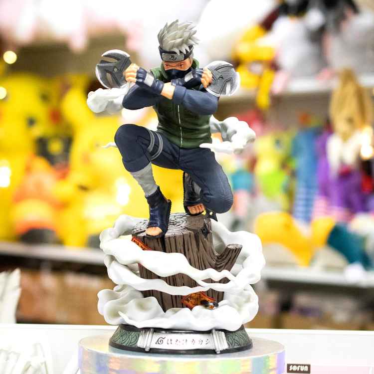 Фигурка Naruto: Какаши Хатаке с сюрикенами на пне