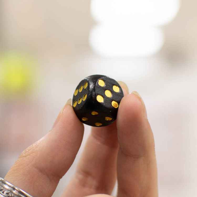 Кость игральная 1.6х1.6 см, дерево, черный с золотыми точками