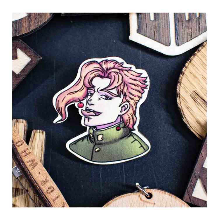 Значок деревянный: JoJo: Какеин с вишенкой J137 Значок деревянный: JoJo: Какеин с вишенкой J137