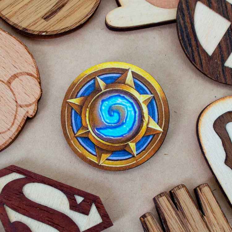 Значок деревянный HearthStone: Лого в круглом H07