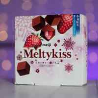 Молочный шоколад с нежным клубничным муссом MEIJI Melty Kiss (Япония, 53 гр)