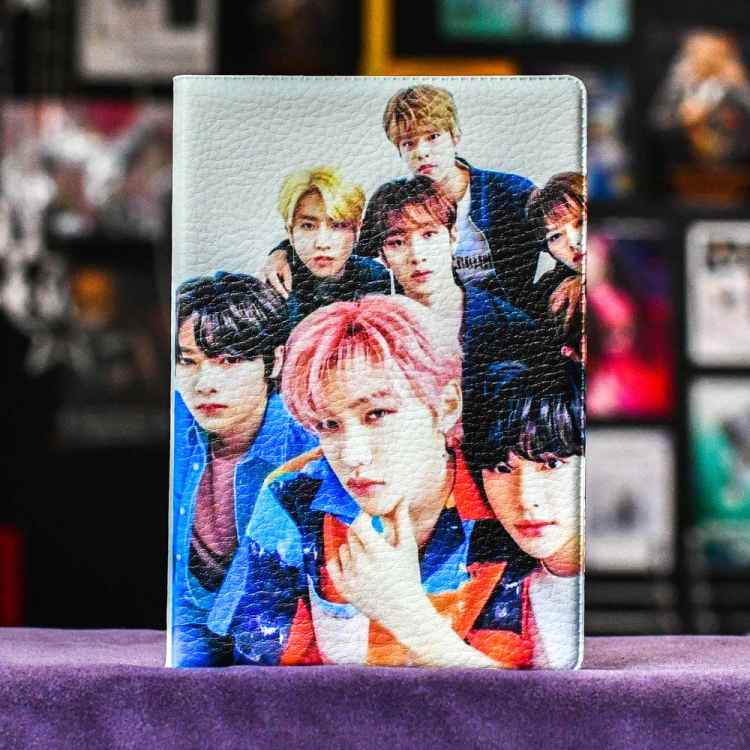 Обложка на паспорт: Stray Kids на белом