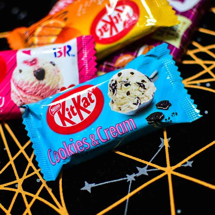Шоколад KitKat с печеньем и сливками (Япония)