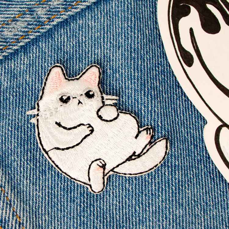 Нашивка Котик лежит