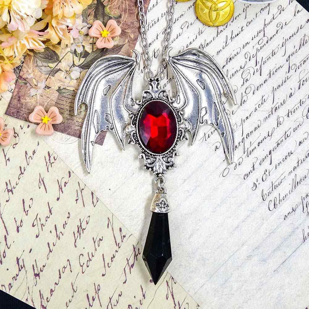 Кулон "Мышь летучая с камнями"