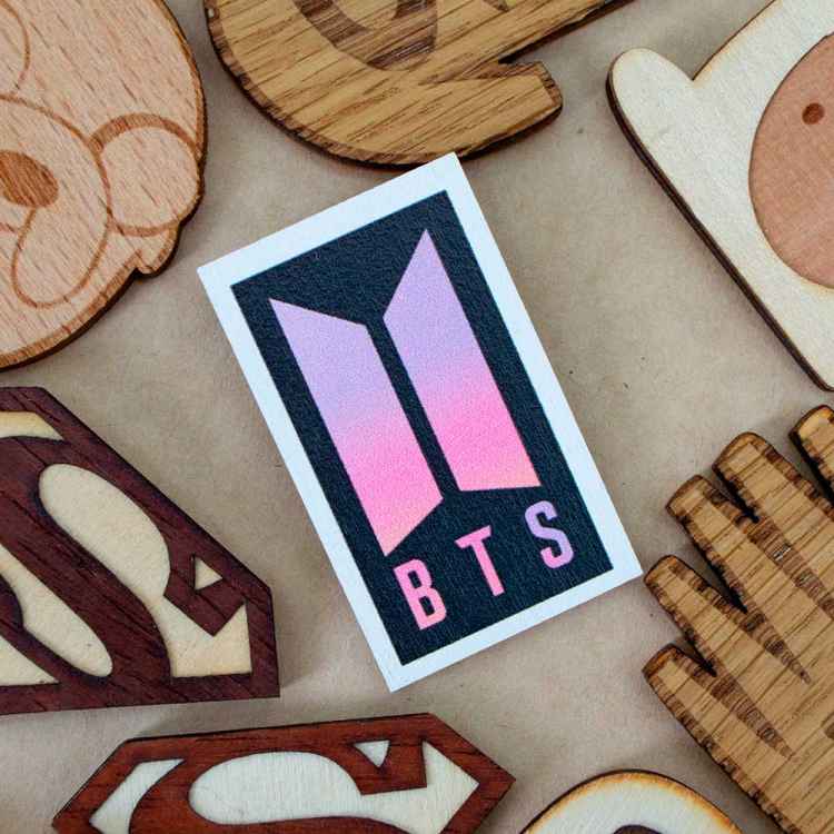 Значок деревянный KPOP: BTS K03