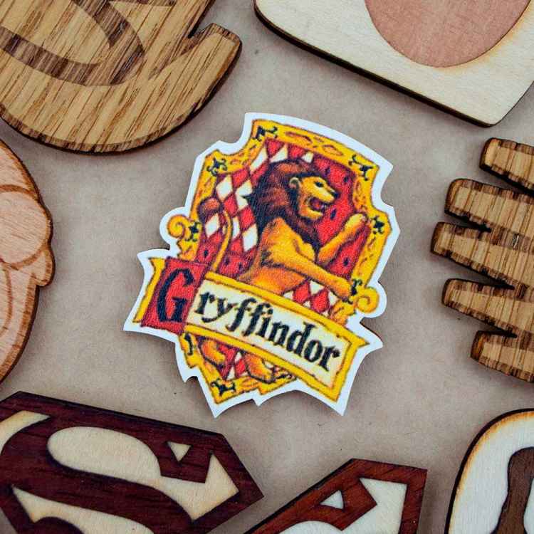 Значок деревянный Harry Potter: Гриффиндор Е88