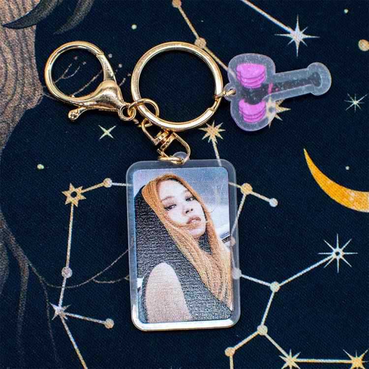 Брелок акриловый Black Pink: Дженни