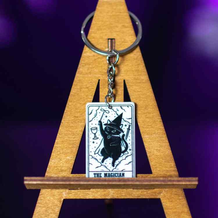Брелок акриловый Tarot: The magician