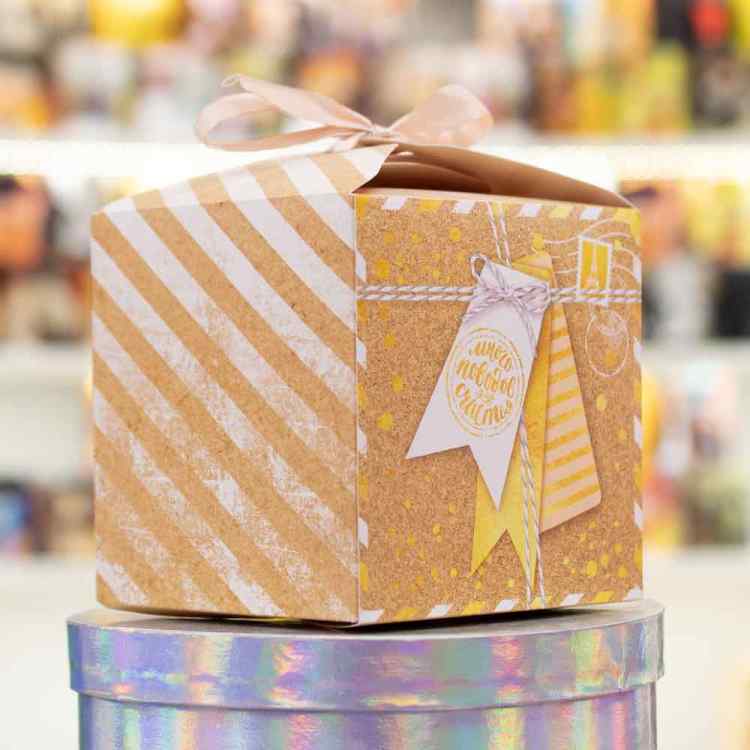 Коробка складная «Много поводов для счастья», 12 × 12 × 12 см